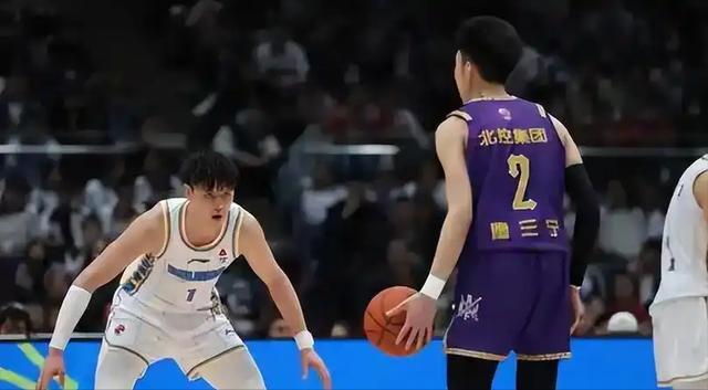 太阳城娱乐登录入口-赛场礼仪引争议！.休赛后遗症显现，粤京战判罚尺度引球迷热议