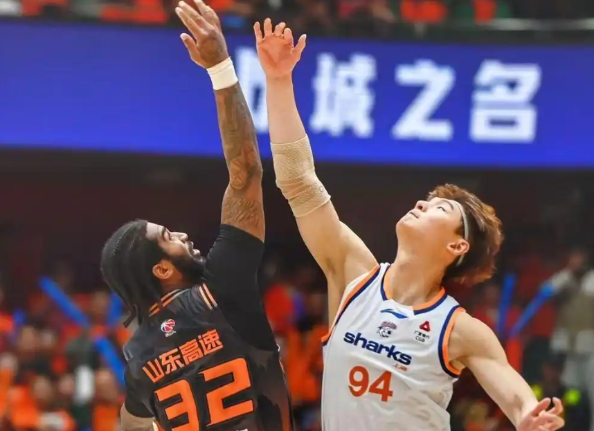 太阳城娱乐登录入口-28分惨败！山东男篮0比2遭淘汰，双外援挂零，全队无斗志潦草收官